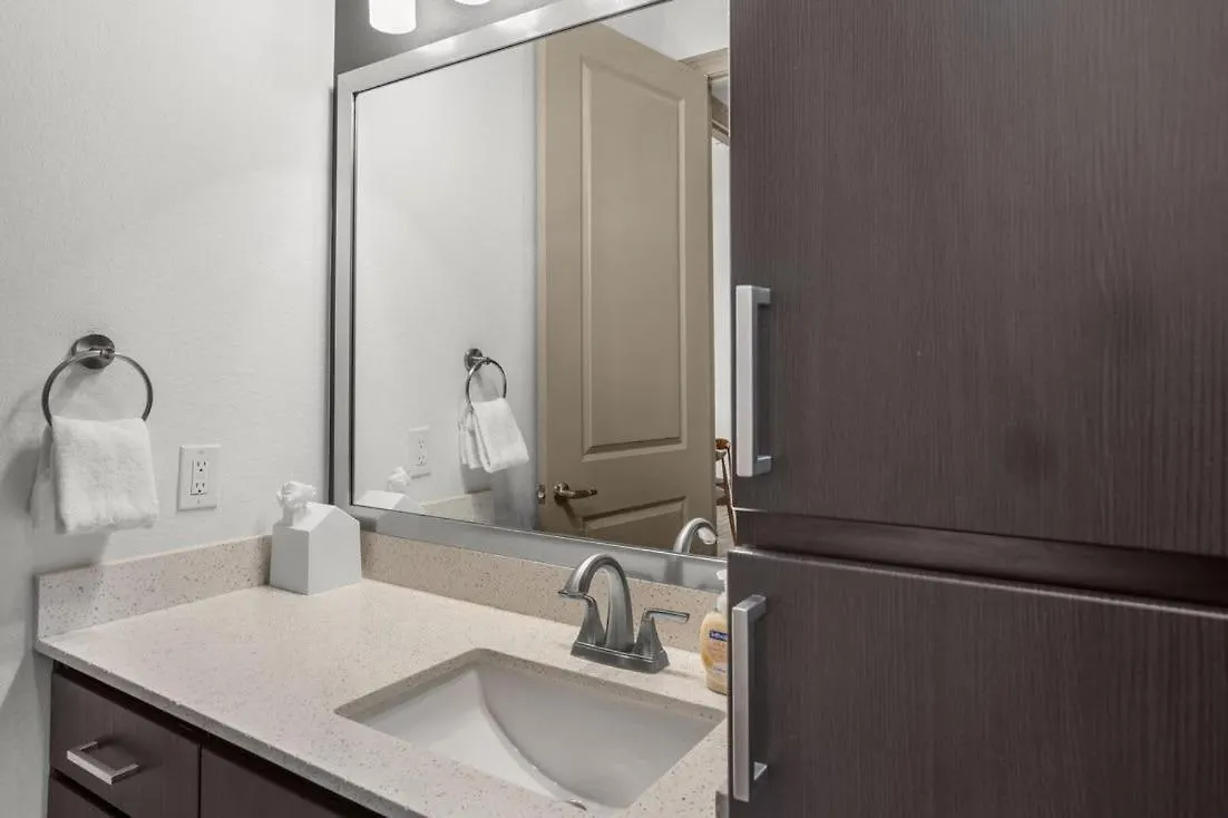 Modern 2Br Cozysuites On Town Lake Waterfront 03 Tempe